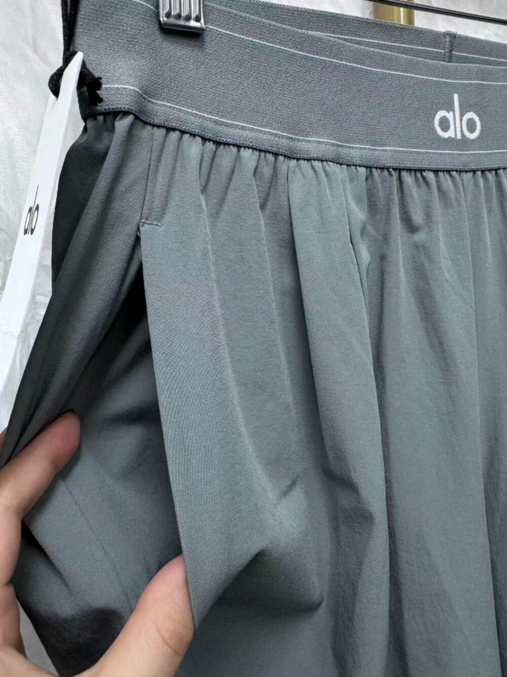 NWT 🧐 Alo Yoga High Rise Wide Leg Suit Up Pant💕 Steel Grey  - (30" inseam) - Picture 5 of 9